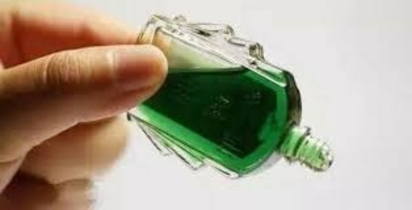 Gừng kết hợp với dầu gió có thể mang lại cảm giác dễ chịu, xoa dịu thần kinh, từ đó cải thiện chất lượng giấc ngủ, giúp bạn cảm thấy dễ ngủ hơn. Ảnh minh họa.