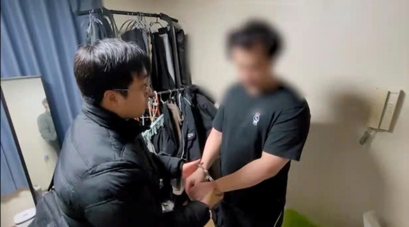 Người đàn ông tên A. bị bắt giữ. Ảnh: Chosun Ilbo