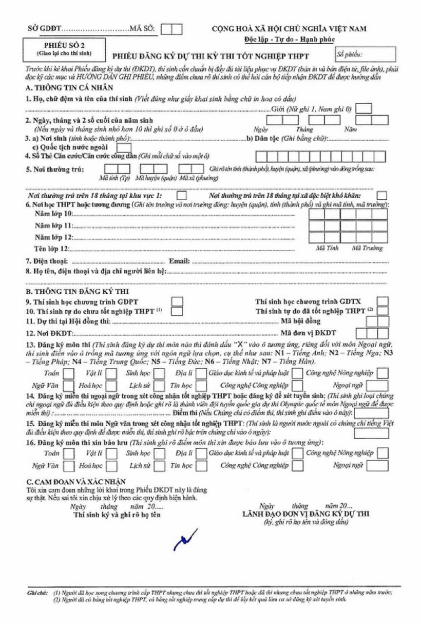 Bộ GD&ĐT "chốt" 16 mục thông tin thí sinh dự thi tốt nghiệp THPT 2025 phải điền. Ảnh: Dân trí
