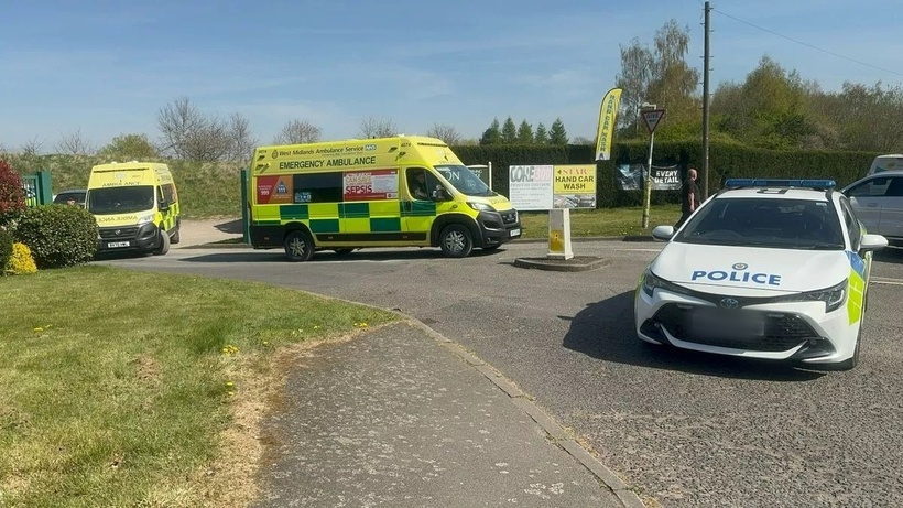 Một chiếc xe tải đã tông trúng người phụ nữ trong lúc trốn chạy khỏi sự truy đuổi của cảnh sát. Ảnh: Mirror