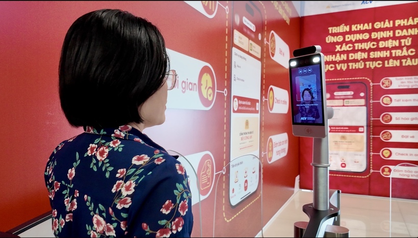 Hệ thống định danh sinh trắc học giúp hành khách làm thủ tục nhanh chóng.