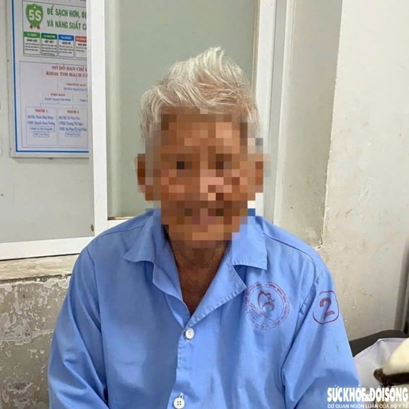 Cụ ông N.V.H là một trong 2 bệnh nhân lớn tuổi vừa được đặt máy tạo nhịp tim vĩnh viễn. Ảnh: Sức Khỏe & Đời Sống