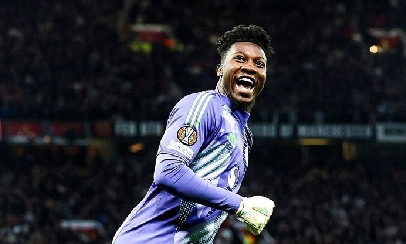Thủ môn Onana gây tranh cãi với pha ăn mừng khiêu khích CĐV Lyon. Ảnh: Bleacher Report.