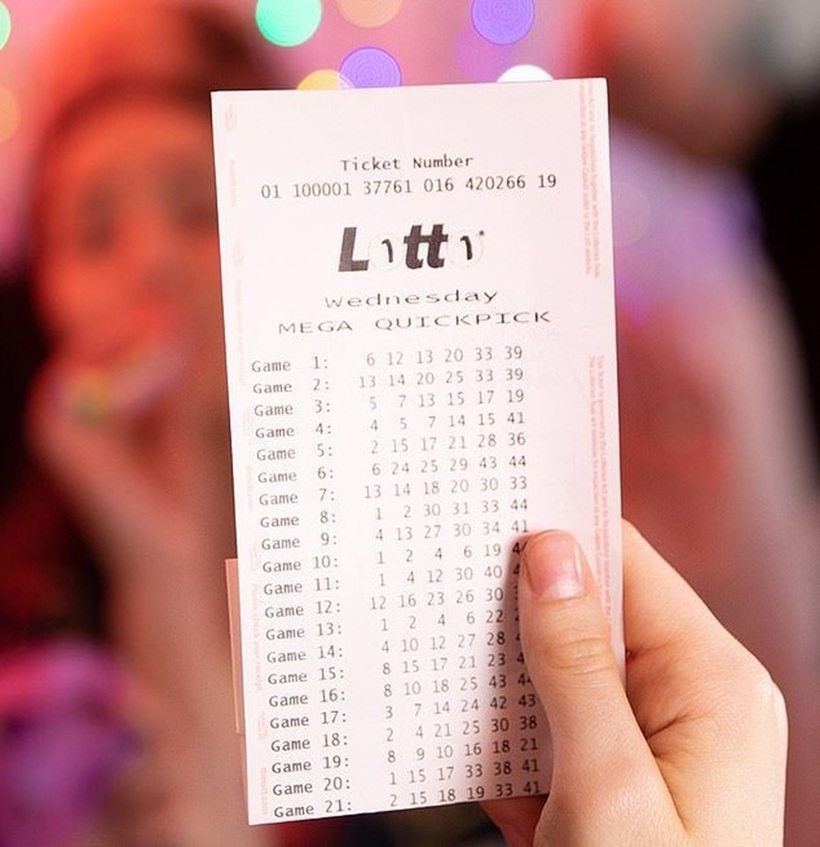 Mua vé số trước đêm giao thừa, cô gái 20 tuổi trúng "cơn mưa tiền" 226 tỷ đồng. Ảnh minh họa