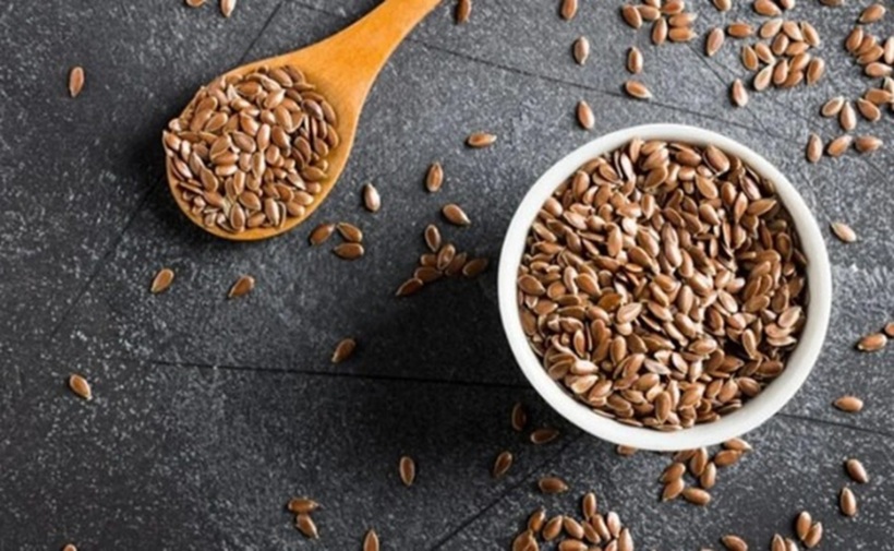 Hạt lanh xay có thể được thêm vào bột bánh mì, bánh quy hoặc muffin để tăng hàm lượng chất xơ và lignan.