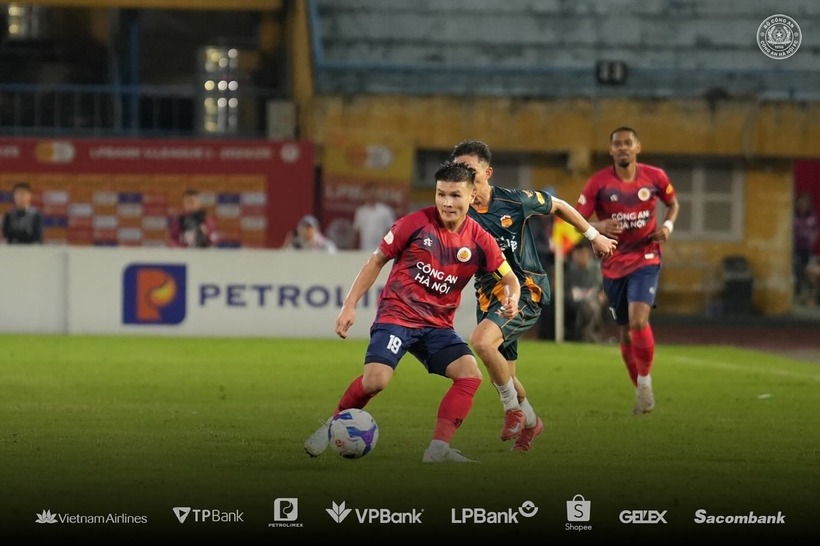 Nguyễn Quang Hải nguy cơ bỏ lỡ cơ hội đối đầu với Man United