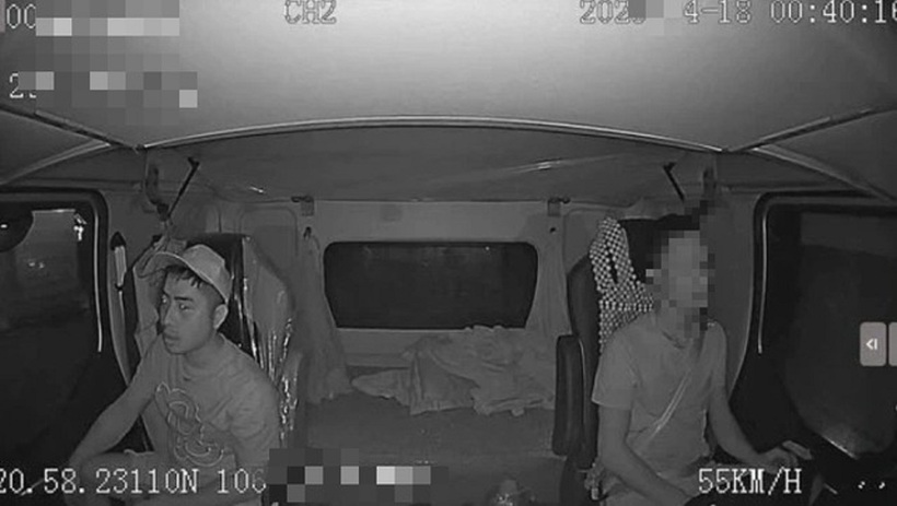 Tài xế xe container cho Bùi Đình Khánh xin đi nhờ từ Hải Dương về Hà Nội. Ảnh: Thanh Niên