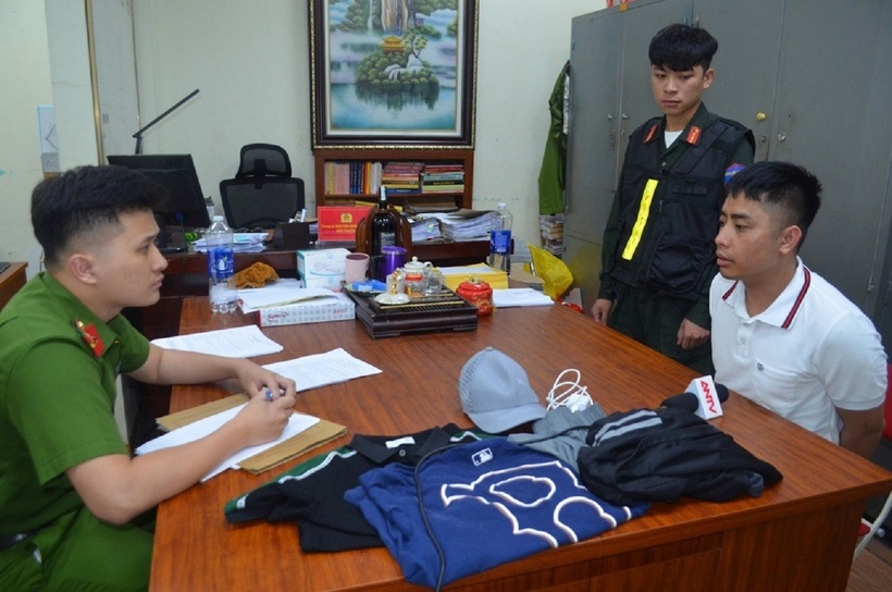 Đối tượng Bùi Đình Khánh tại Cơ quan Công an tỉnh Quảng Ninh. Ảnh: Dân Trí