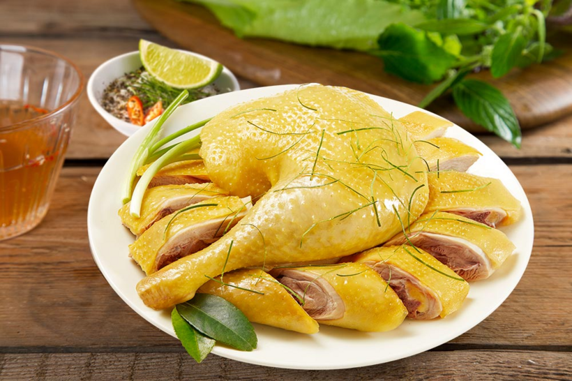 Thịt gà chứa nhiều dinh dưỡng, vitamin.