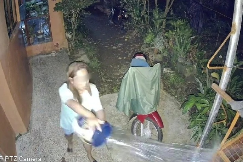 Người phụ nữ dội nước sôi vào chó hàng xóm vì sủa ồn ào. Ảnh: Saostar.