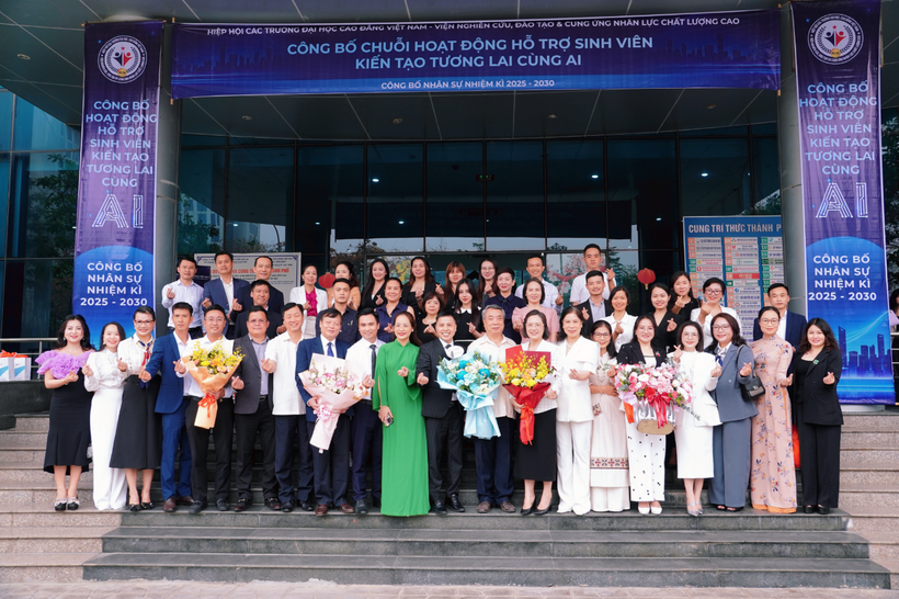 Ban lãnh đạo Viện IRETAS và các đối tác tại sự kiện