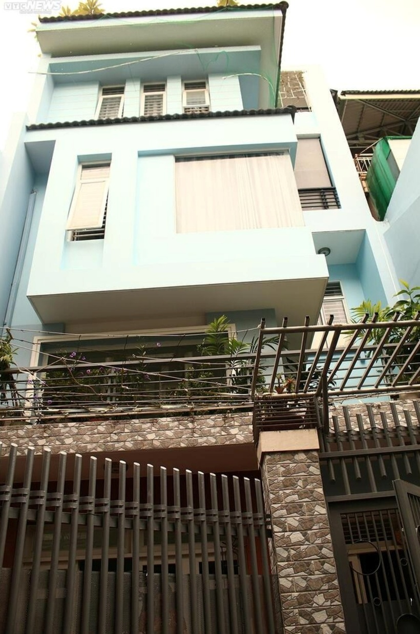 Theo NSƯT Phi Điểu, ngôi nhà bà đang ở được Nhà nước cấp lúc bà còn làm ở Đài Phát thanh TP.HCM, sau này gia đình bà mua lại và sửa sang như hiện tại.