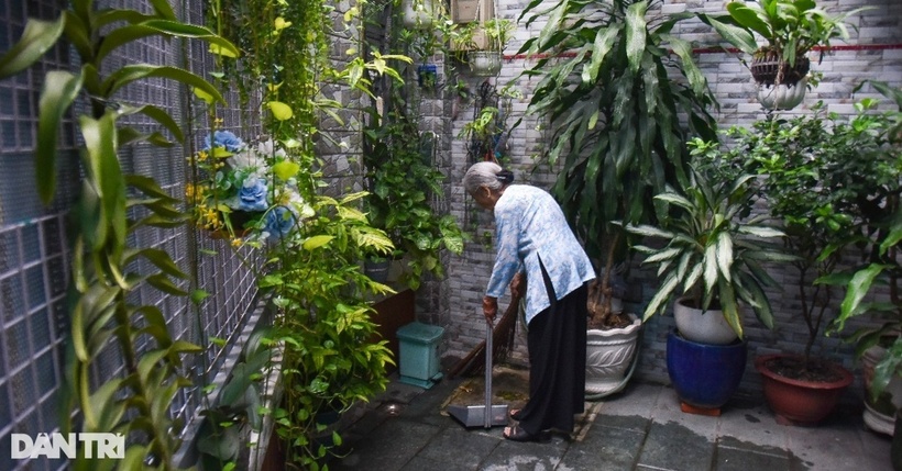 "Tôi thấy cuộc sống của mình hiện tại thoải mái, nhẹ nhàng. Hôm nào không có lịch diễn thì tôi ở nhà với con cháu. Ngày thường, tôi dành nhiều thời gian đọc sách, xem tin tức để cập nhật cuộc sống", bà từng chia sẻ.