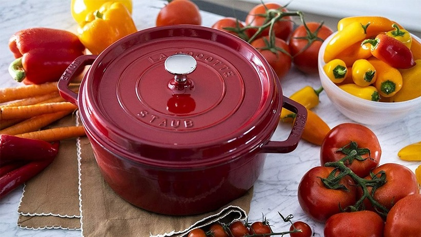 Khi nhiệt độ tăng lên, một lượng nhỏ ion sắt từ bề mặt nồi hoặc chảo gang có thể hòa tan vào thực phẩm.