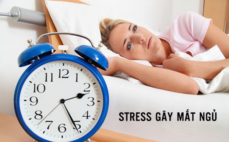 Khi đầu óc căng thẳng, stress thì rất khó đi vào giấc ngủ