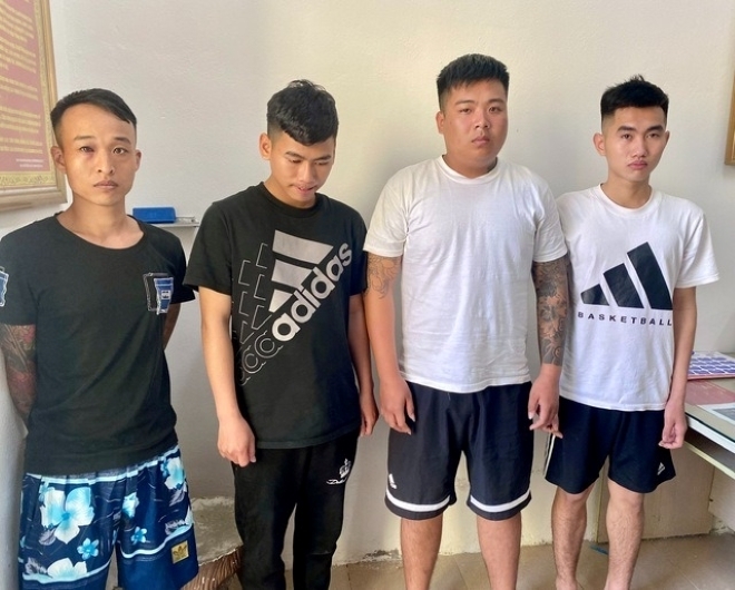 Ổ nhóm bảo kê bãi biển bị cảnh sát hình sự bắt giữ khi đang thu tiền bảo kê. Ảnh: Người lao động