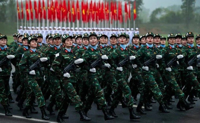 Khối nữ gìn giữ hòa bình đang tập duyệt cho lễ diễu binh, diễu hành. (Ảnh: Tuổi trẻ)