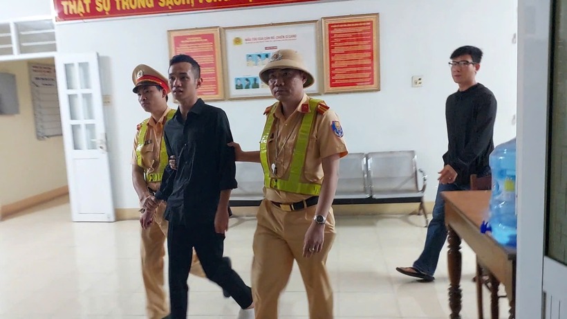 Đối tượng Nguyễn Quang Nhật bị bắt giữ. Ảnh: Báo Xây Dựng