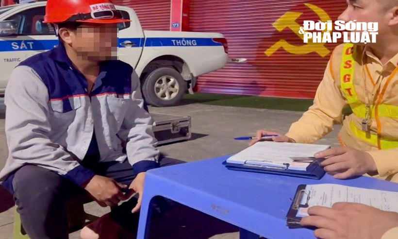 Tài xế Đinh Văn H. (sinh năm 1996, trú tại huyện Ba Vì) trình bày do chủ quan trong quá trình vận chuyển đã không kiểm tra kỹ hệ thống xả thải.