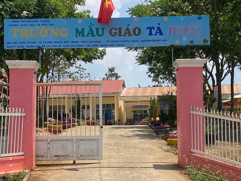 Trường mẫu giáo Tà Hine, nơi xảy ra vụ việc xích đu đổ đè lên người làm cháu bé 5 tuổi tử vong. (Ảnh: Thanh niên)