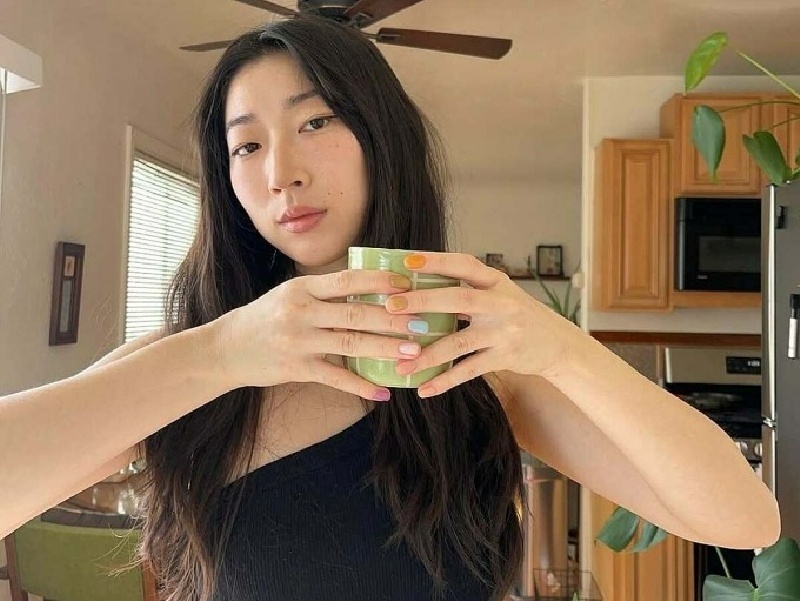 Là một nhà thiết kế và nghệ nhân làm gốm, thị lực là yếu tố quan trọng trong sự nghiệp của Esther. Ảnh:&nbsp;Esther Jeong