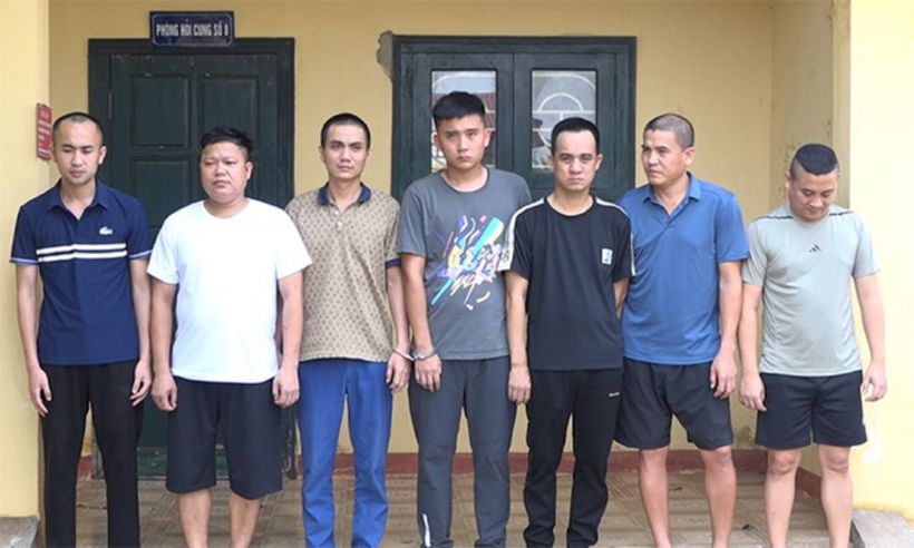 Những đối tượng cộm cán trong đường dây đánh bạc vừa bị phá. Ảnh: Tiền Phong