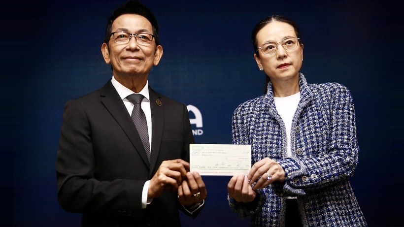 Nữ Chủ tịch FAT đã rút 25 triệu baht tiền riêng (khoảng 20 tỷ đồng) làm tạm ứng cho Siam Sport. Ảnh: Thai Rath.