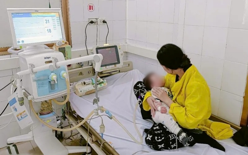 Bệnh nhi đang phục hồi tốt và dự kiến sẽ xuất viện trong vài ngày tới. Ảnh: Thời báo VTV