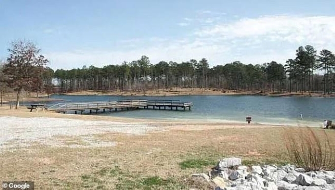 Hồ Pushmataha, nơi xảy ra sự việc thương tâm. Ảnh: Daily Mail