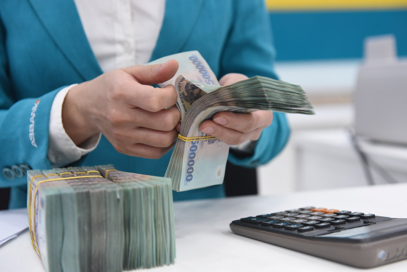 Có hai hình thức vay tiền ngân hàng là vay tín chấp và vay thế chấp.