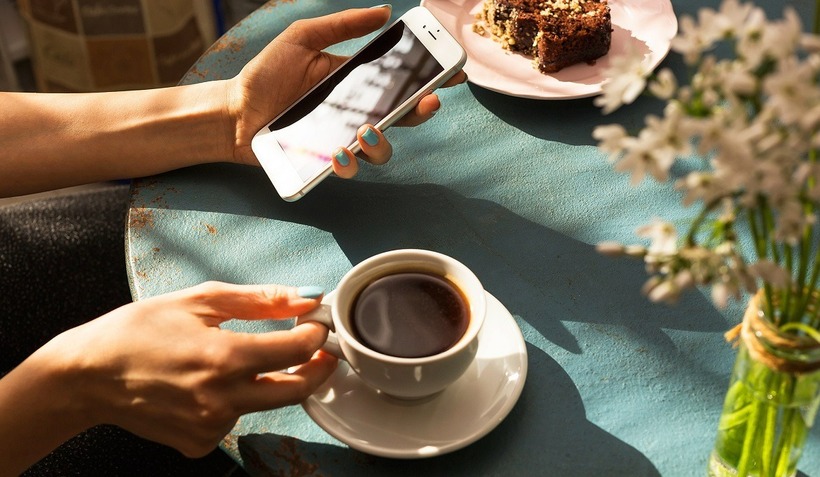 Cà phê là chất kích thích, có thể ảnh hưởng đến huyết áp ở một số người.