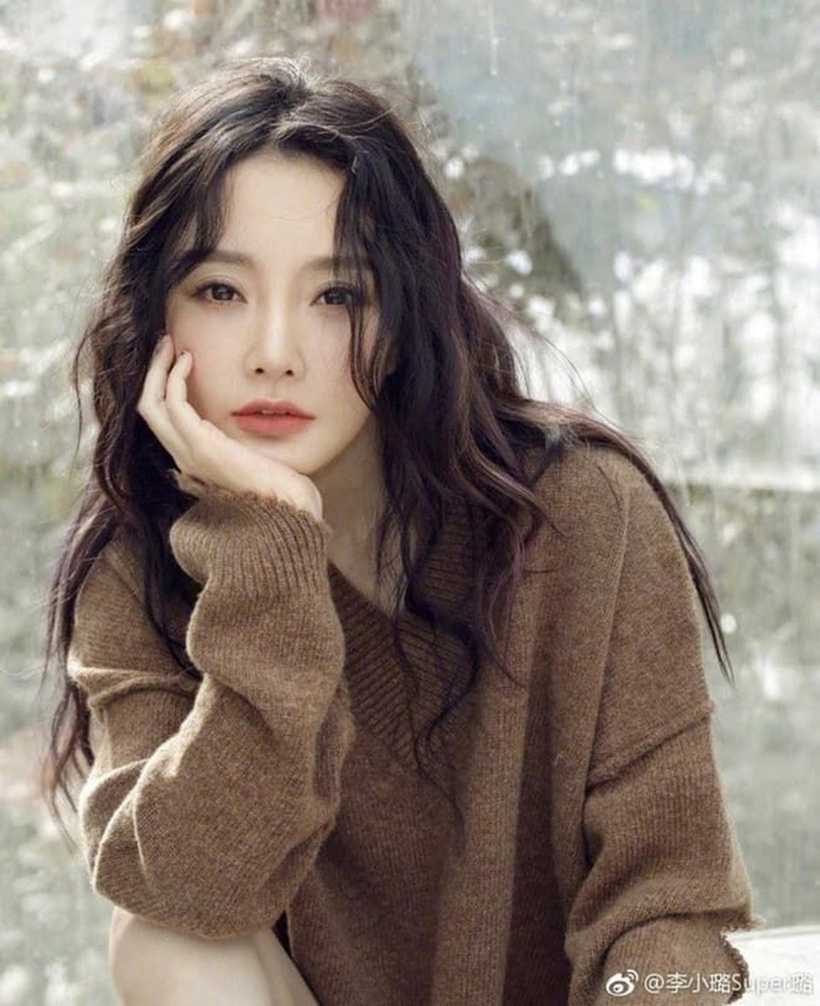 Sau ồn ào ngoại tình, Lý Tiểu Lộ và chồng ly hôn, hoàn toàn biến mất khỏi showbiz Hoa ngữ.