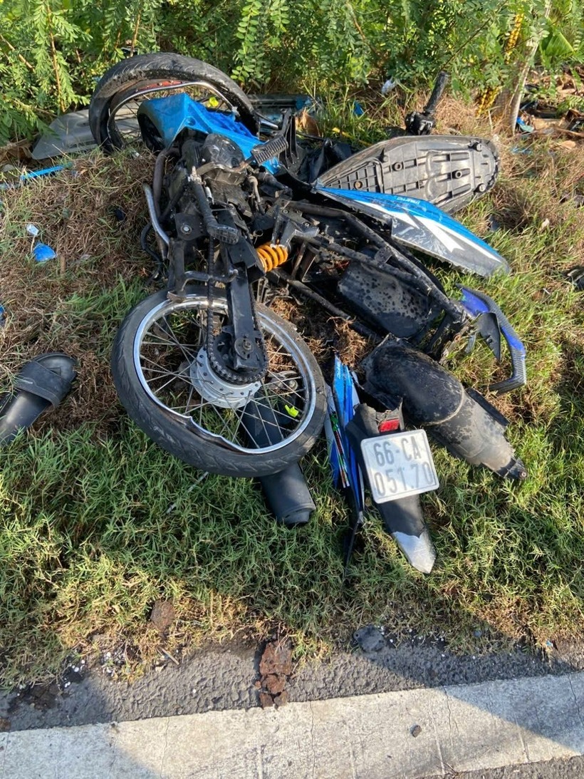 Vụ tai nạn khiến 2 người tử vong tại chỗ, một nạn nhân tử vong tại Bệnh viện và một người bị thương. Ảnh: Báo Dân việt.