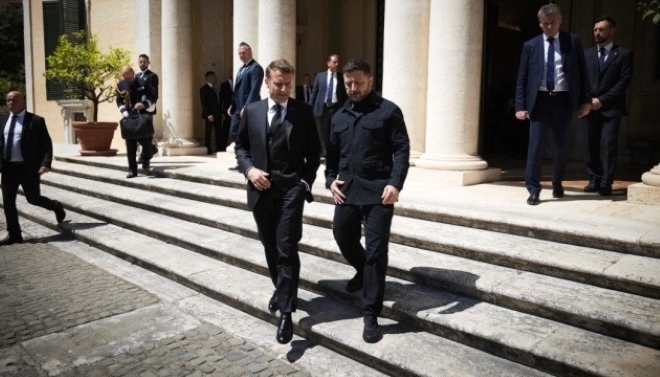 Tổng thống Ukraine Volodymyr Zelensky và Tổng thống Pháp Emmanuel Macron. Ảnh: Ukrinform