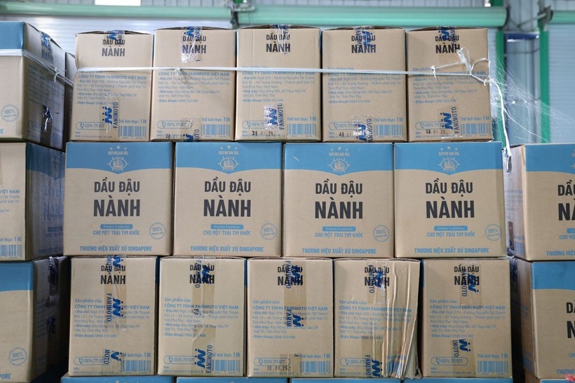 Cận cảnh khoảng 71.000 lít dầu ăn, 40 tấn mì chính và 22 tấn hạt nêm giả của Công ty Famimoto Việt Nam - 9