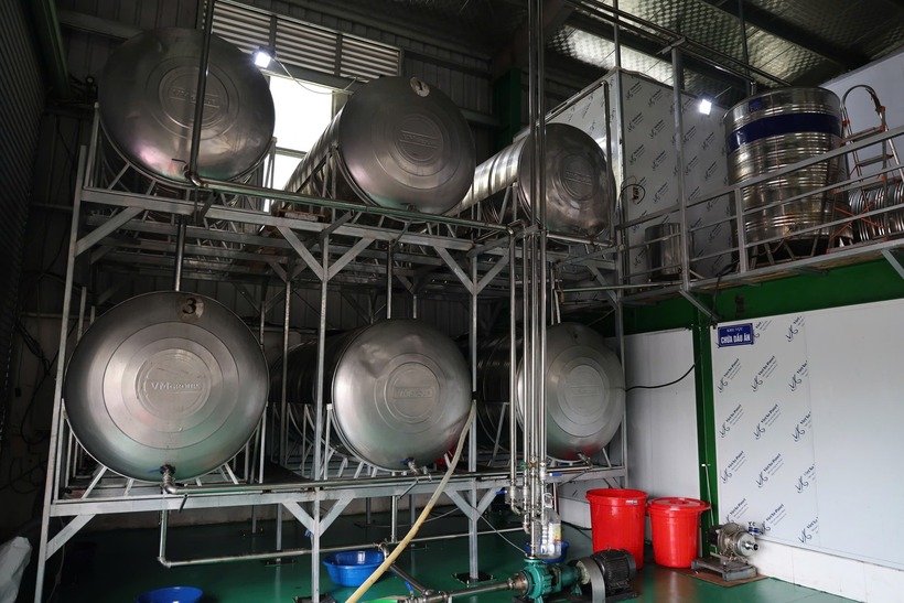 Cận cảnh khoảng 71.000 lít dầu ăn, 40 tấn mì chính và 22 tấn hạt nêm giả của Công ty Famimoto Việt Nam - 13