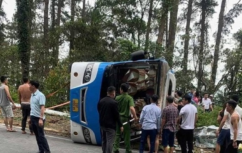 Hiện trường vụ tai nạn trên đèo Tam Đảo khiến 4 người thiệt mạng. Ảnh: Người lao động