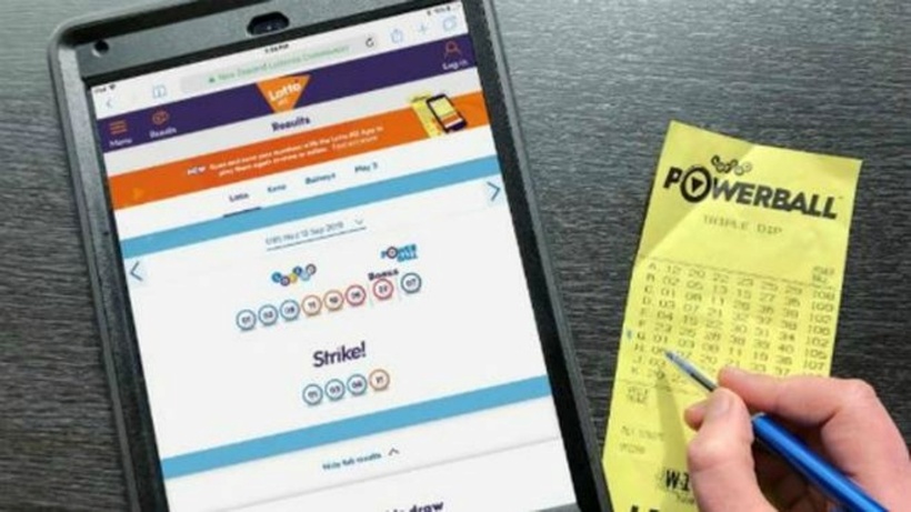 Vợ chồng mơ trúng số cho vui, ai ngờ trúng thật. Ảnh minh họa