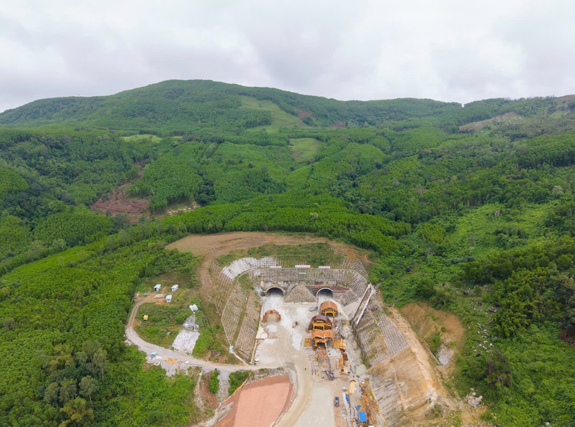 Thi công phía cửa Nam hầm số 3 (thuộc địa phận tỉnh Bình Định)