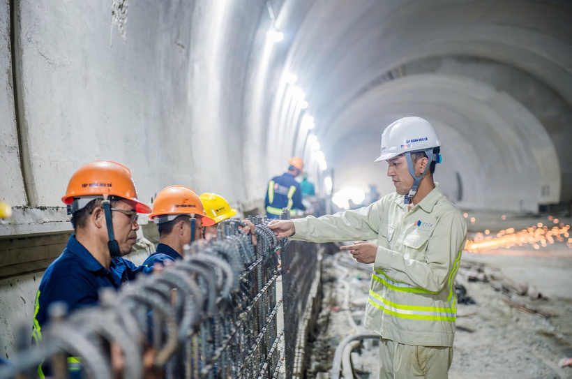 Đến nay, hầm số 1 và số 2 đã hoàn tất phần xây dựng, các đơn vị đang khẩn trương lắp đặt hệ thống cơ điện và điều khiển giao thông thông minh (ITS)