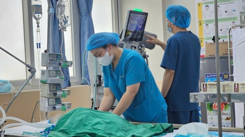 Bé gái hiện đã hồi phục tốt, sẵn sàng ra viện. Ảnh: Sức Khỏe & Đời Sống