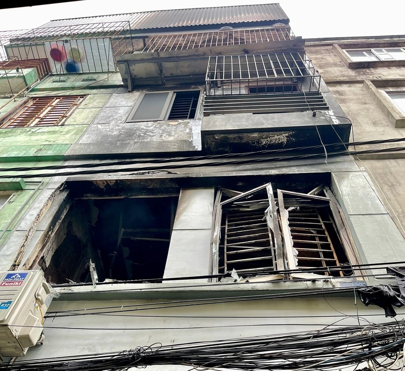 Căn nhà nơi xảy ra vụ cháy các tầng đều hàn kín "chuồng cọp", có ô thoát nạn nhưng nạn nhân không kịp mở. (Ảnh: Dân trí)
