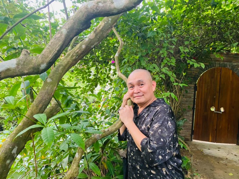 NSƯT Xuân Hinh tận hưởng cuộc sống yên bình.