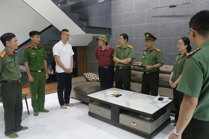 Cơ quan An ninh điều tra Công an tỉnh ra Quyết định khởi tố Tôn Quý Hòa về tội lạm dụng chức vụ, quyền hạn chiếm đoạt tài sản. Ảnh: Công an tỉnh Nghệ An.