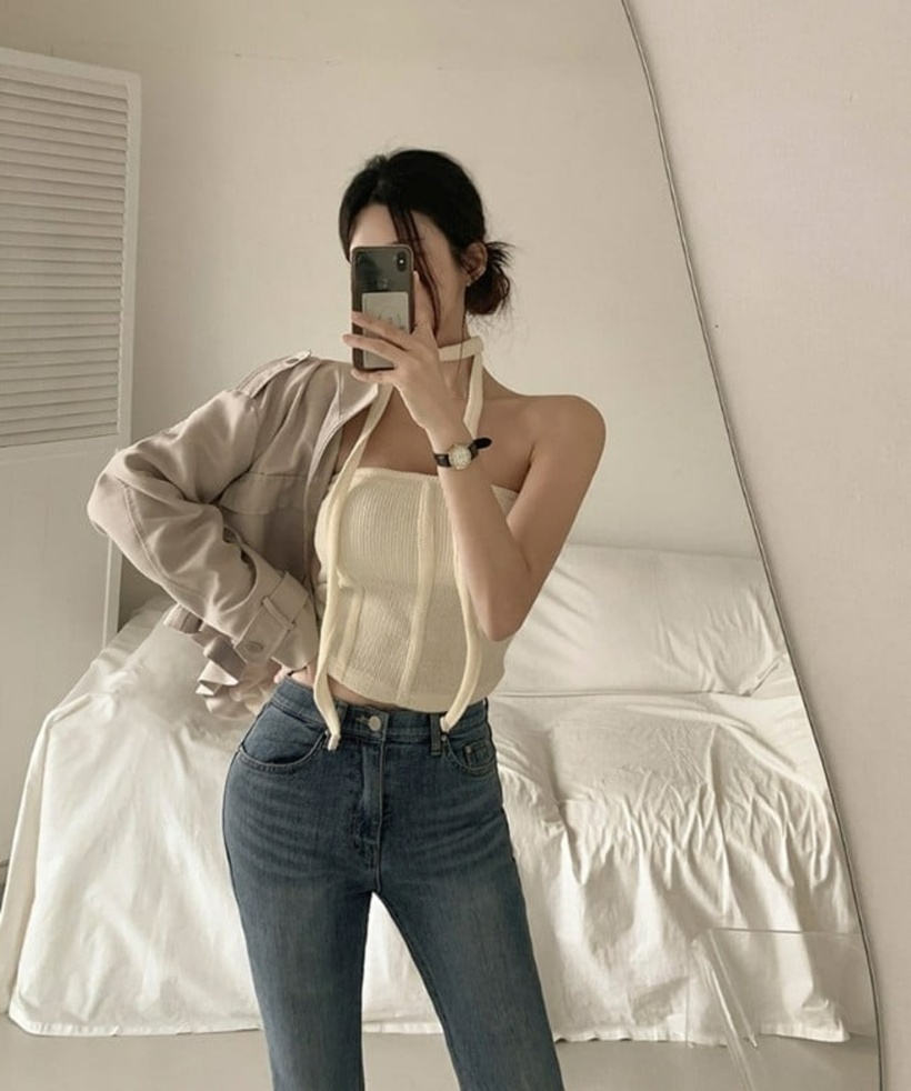 Hãy thêm áo ống vào danh sách trang phục cuối tuần bởi đây chắc chắn giúp nàng thăng hạng phong cách. Ảnh minh họa.