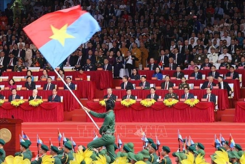 Tiết mục văn nghệ “Giải phóng miền Nam - Đất nước trọn niềm vui - Màu hoa đỏ”.