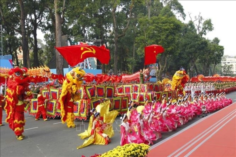 Chương trình nghệ thuật “Rạng rỡ non sông Việt Nam”.