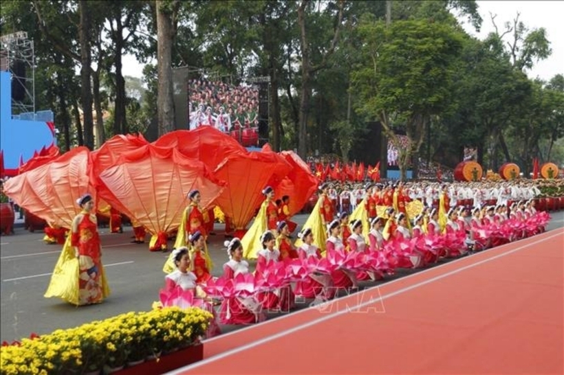 Chương trình nghệ thuật “Rạng rỡ non sông Việt Nam”.