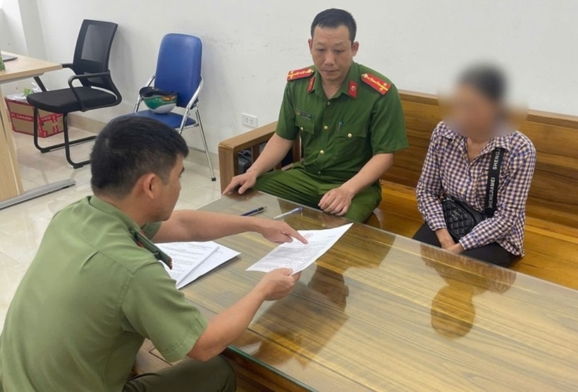 Người phụ nữ có tài khoản facebook L.P bị mời lên Công an làm việc.