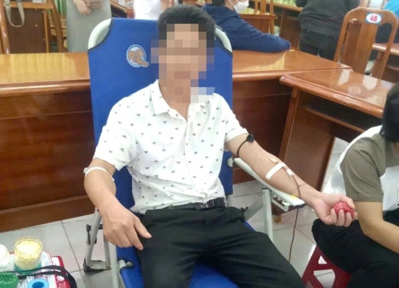 Ông L.Q.L thừa nhận trong quá trình tập luyện cho Đội nghi thức nhà trường đã đụng chạm đến cơ thể các em nữ sinh. Ảnh: Người Lao Động.